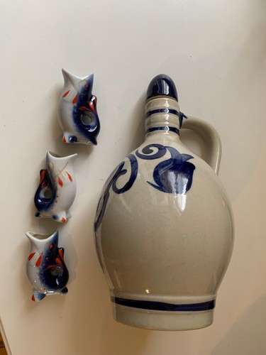 Schnapsflasche aus steingut - schnapsflasche,